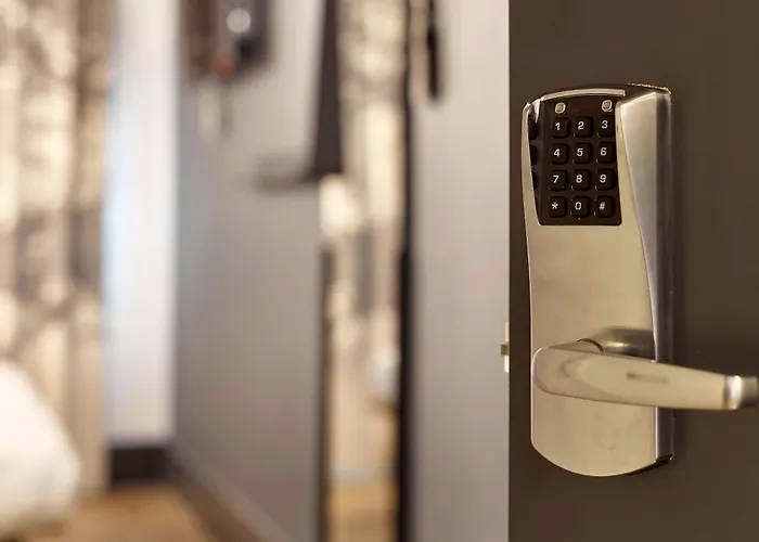 Centre Verlaine מלון 2*