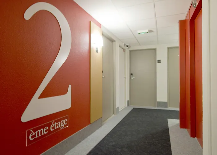 מלון Centre Verlaine 2*